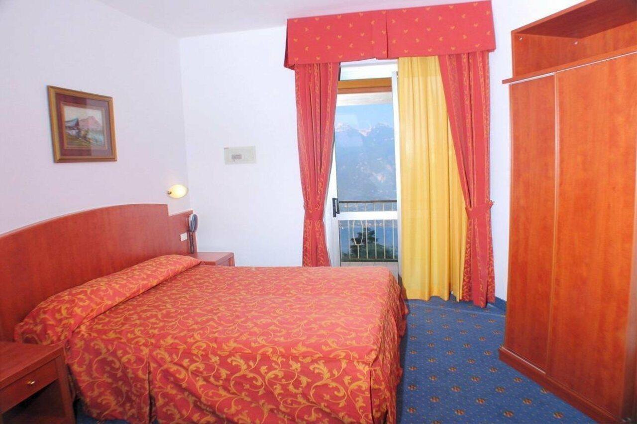Hotel Astor Limone sul Garda Buitenkant foto