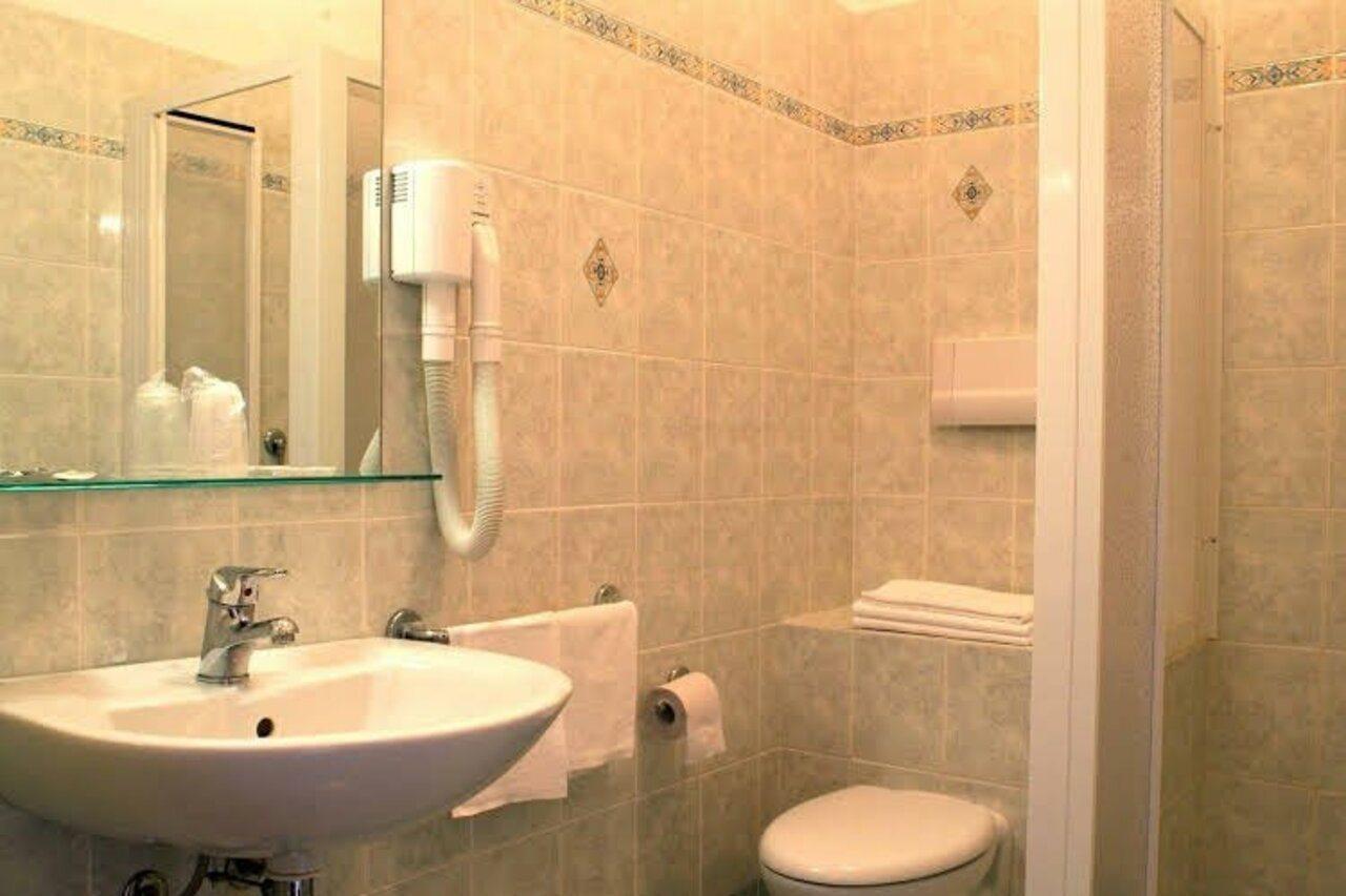 Hotel Astor Limone sul Garda Buitenkant foto